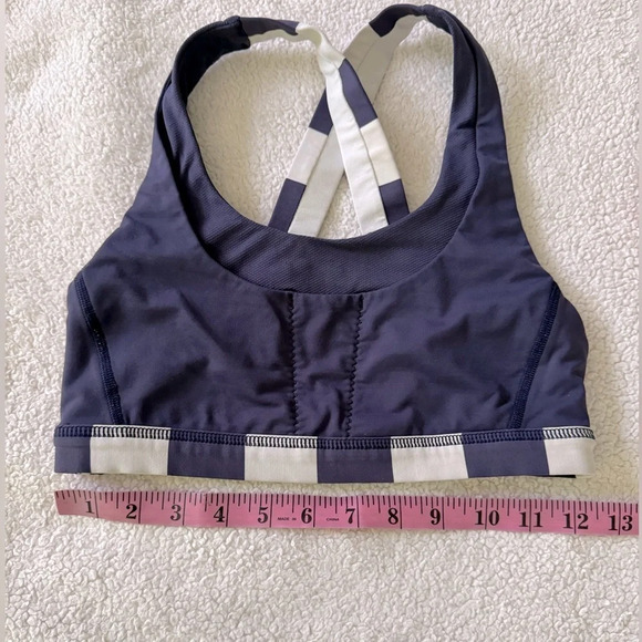 Lululemon Athletica 4 VGC sports bra with cross back & small pocket for keys. - Picture 8 of 8